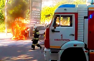 В центре Севастополя потушен горящий автомобиль